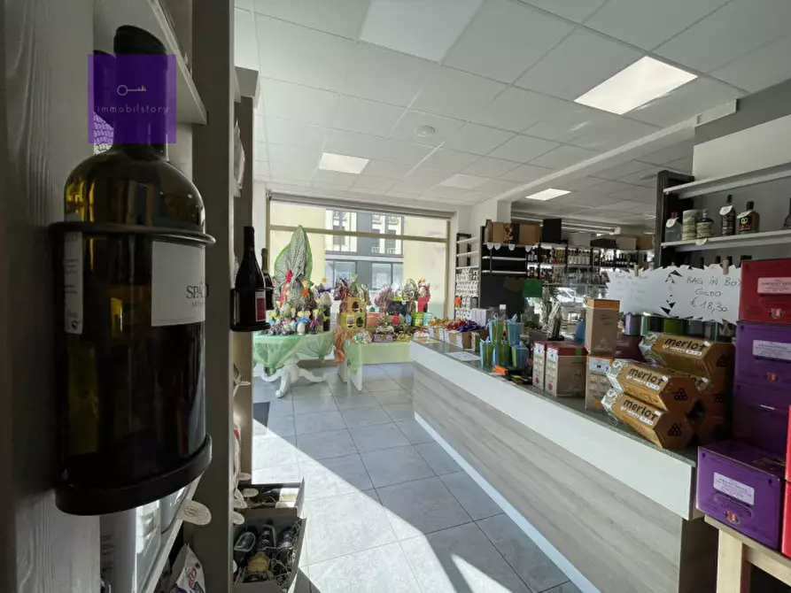 Immagine 18 di Attività commerciale in vendita  a Padova
