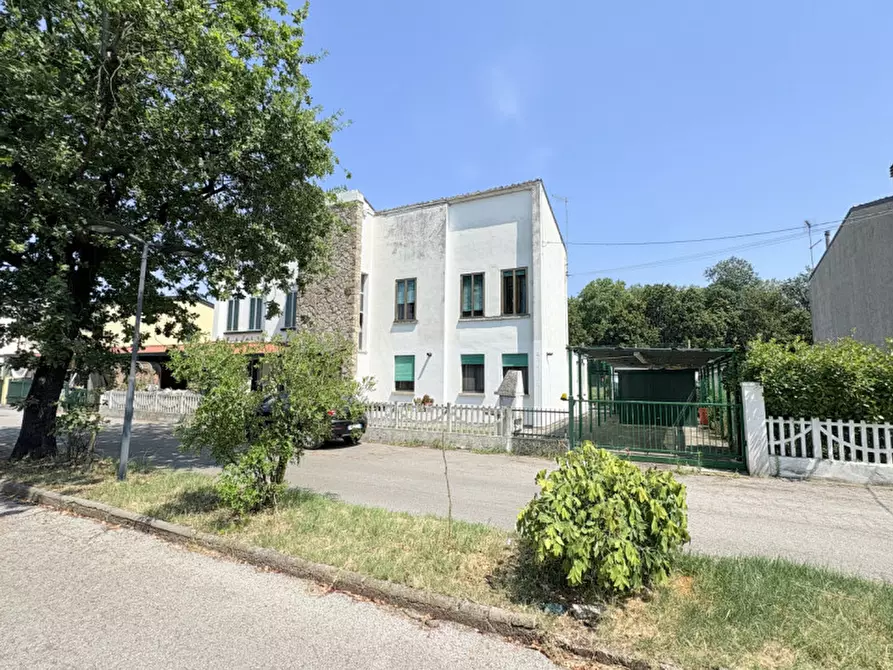 Immagine 1 di Appartamento in vendita  in VIA FRATELLI ROSSELLI n. 25 Piano T-1 a Battaglia Terme