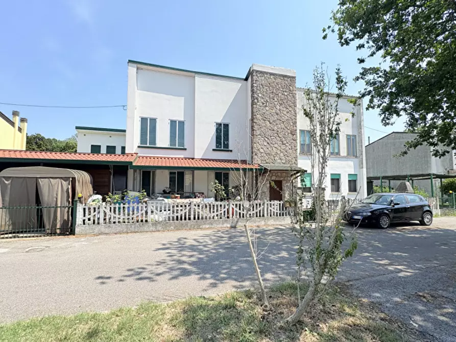 Immagine 2 di Appartamento in vendita  in VIA FRATELLI ROSSELLI n. 25 Piano T-1 a Battaglia Terme