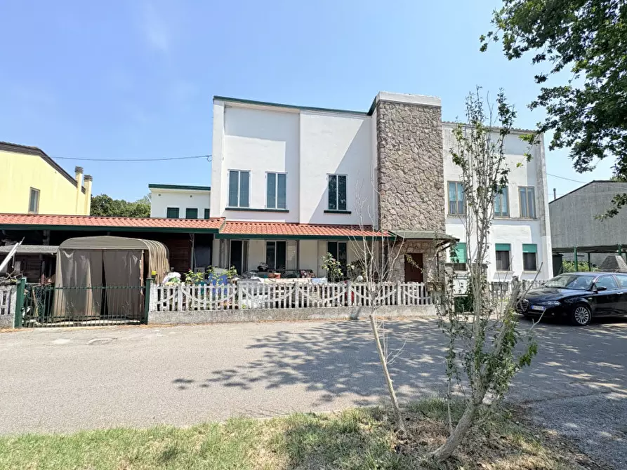 Immagine 3 di Appartamento in vendita  in VIA FRATELLI ROSSELLI n. 25 Piano T-1 a Battaglia Terme