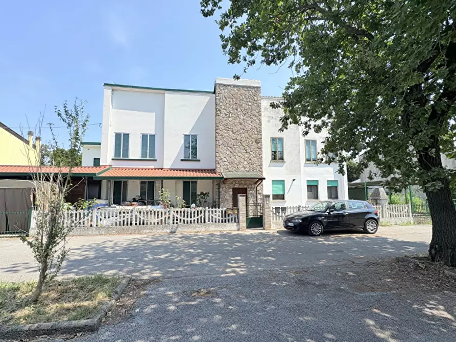 Immagine 5 di Appartamento in vendita  in VIA FRATELLI ROSSELLI n. 25 Piano T-1 a Battaglia Terme