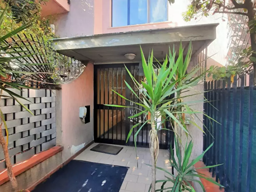 Immagine 2 di Ufficio in vendita  in Via Cruillas a Palermo