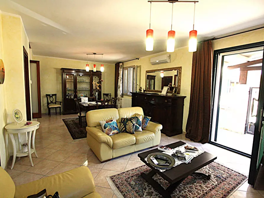 Immagine 1 di Villa in vendita  in SP Neviano a Tuglie