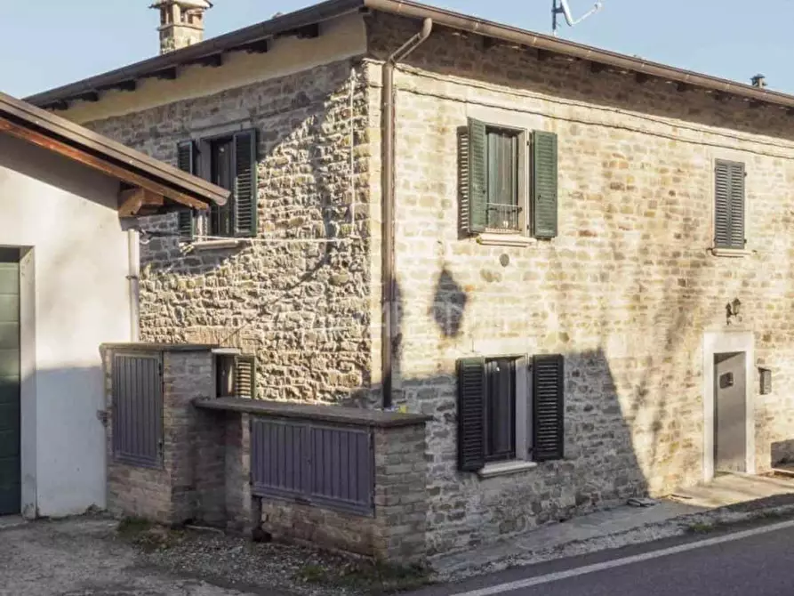 Immagine 1 di Appartamento in vendita  in via provinciale per Lama, 36 a Montefiorino