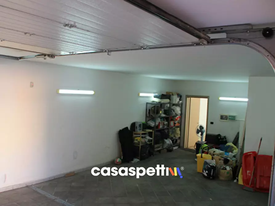 Immagine 39 di Villa in vendita  in Via Giuseppe Saragat, 15 a Lecce