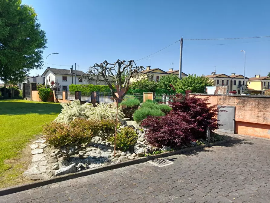 Immagine 10 di Casa trifamiliare in vendita  in Via Piave a Quinto Vicentino