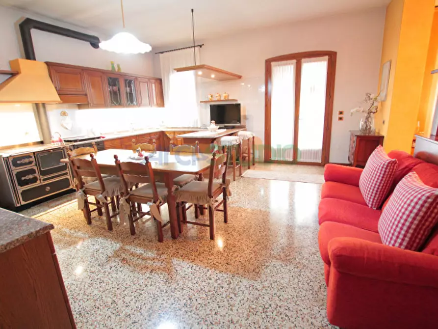 Immagine 17 di Casa trifamiliare in vendita  in Via Piave a Quinto Vicentino