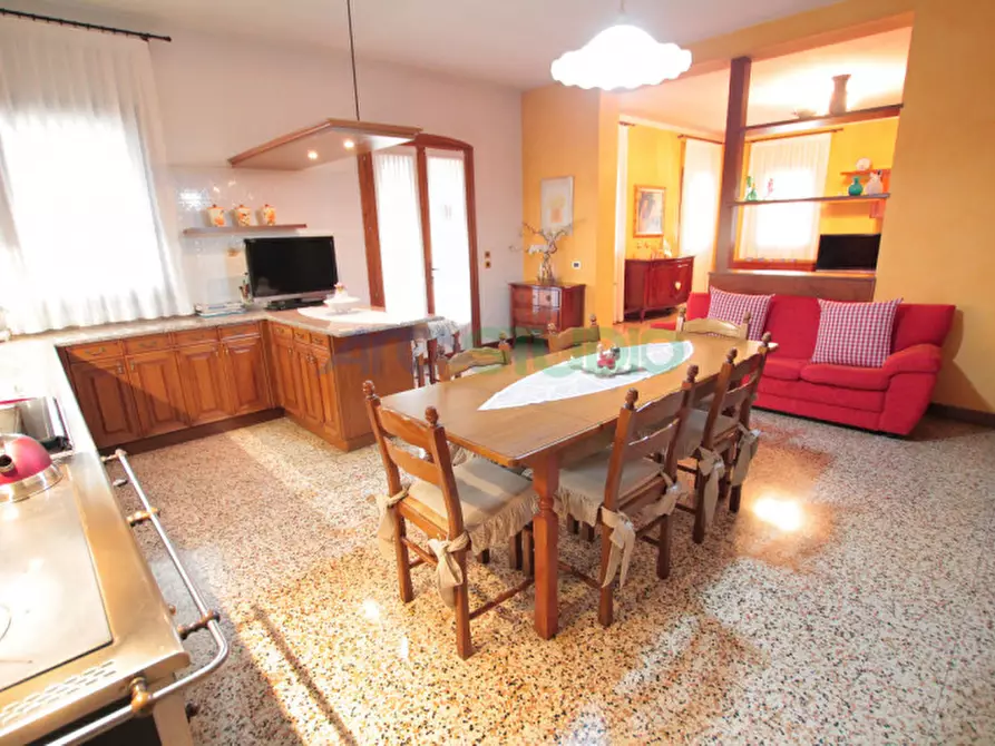 Immagine 18 di Casa trifamiliare in vendita  in Via Piave a Quinto Vicentino