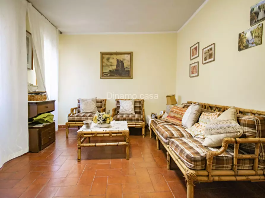 Immagine 2 di Casa indipendente in vendita  a Prato