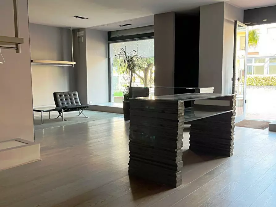 Immagine 5 di Negozio in affitto  in Viale Europa a Terranuova Bracciolini