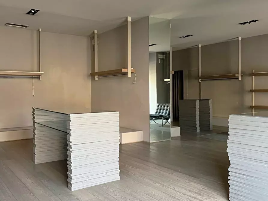 Immagine 8 di Negozio in affitto  in Viale Europa a Terranuova Bracciolini