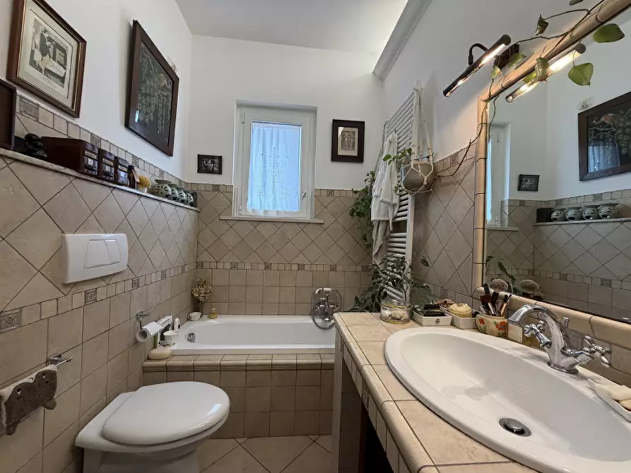 Immagine 17 di Appartamento in vendita  a Senigallia