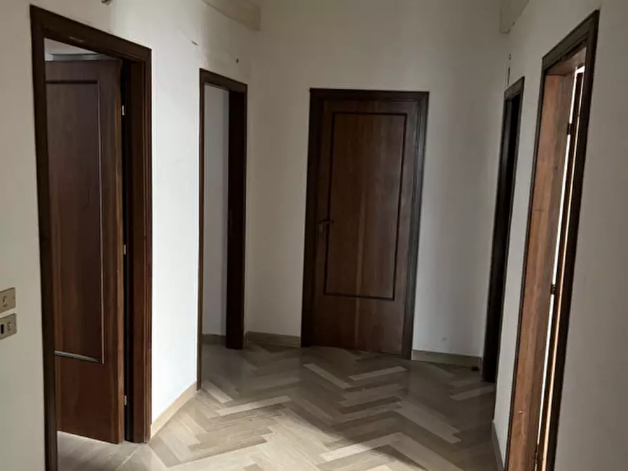 Immagine 4 di Ufficio in vendita  in PIAZZA STAMIRA a Ancona