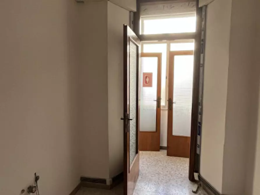 Immagine 11 di Ufficio in vendita  in PIAZZA STAMIRA a Ancona