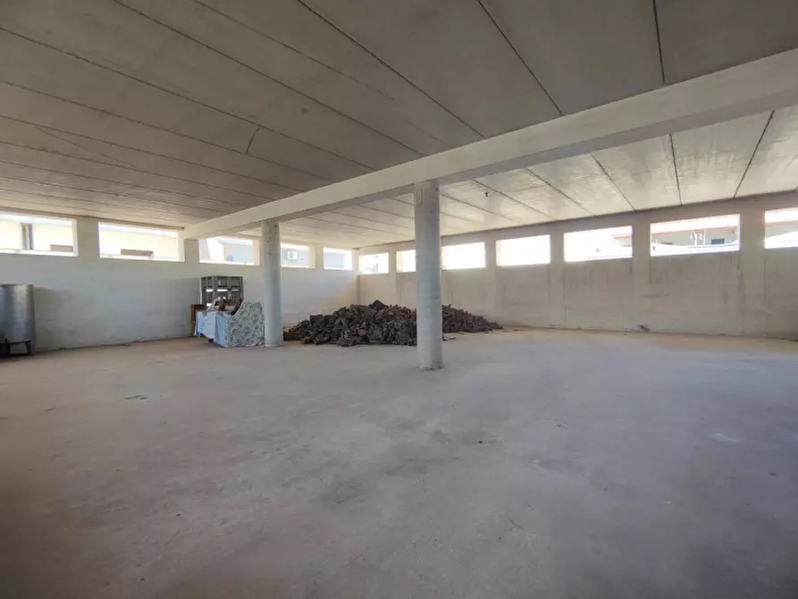 Immagine 5 di Capannone industriale in vendita  in Viale Pertini a Supersano