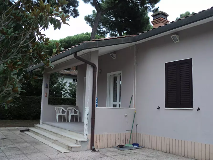 Immagine 1 di Casa bifamiliare in vendita  in Viale San Salvador 11 a Comacchio