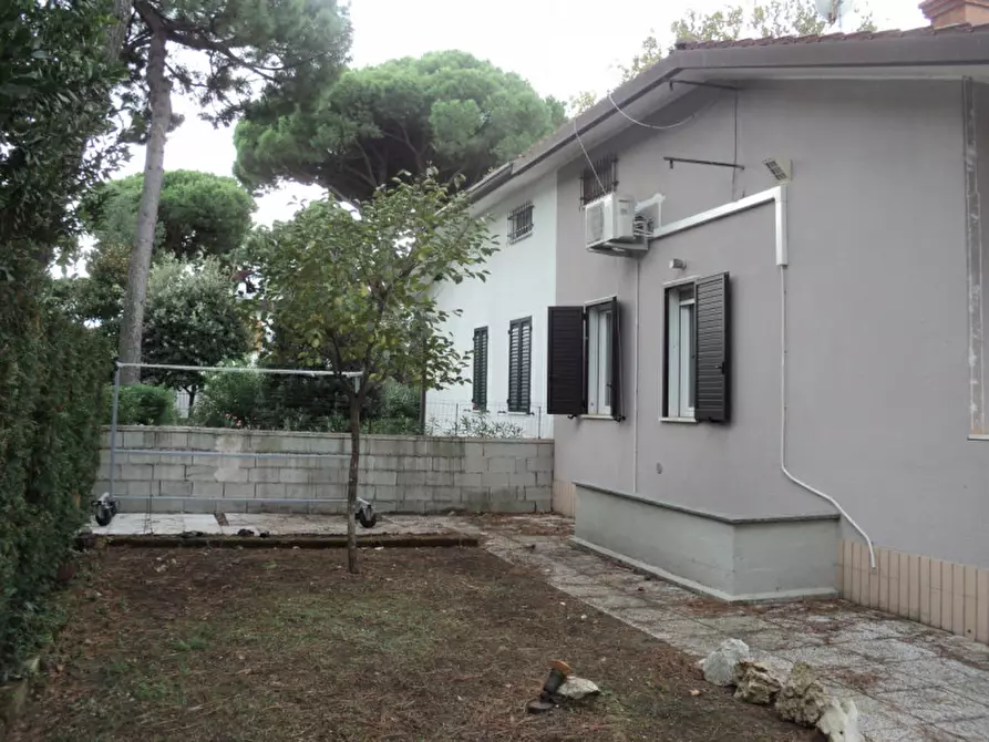 Immagine 5 di Casa bifamiliare in vendita  in Viale San Salvador 11 a Comacchio