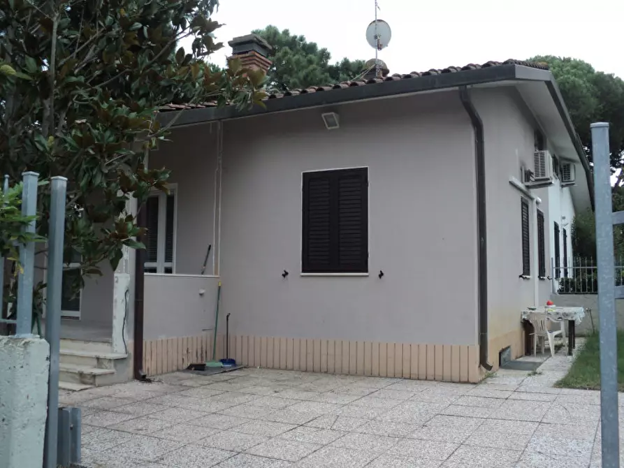 Immagine 6 di Casa bifamiliare in vendita  in Viale San Salvador 11 a Comacchio
