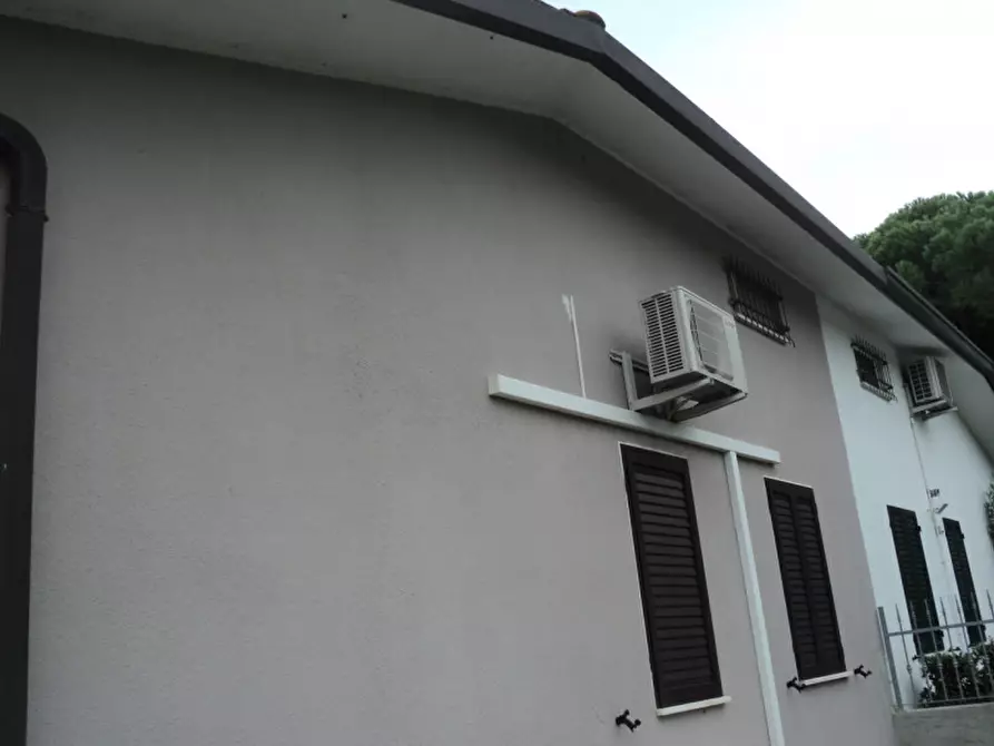 Immagine 7 di Casa bifamiliare in vendita  in Viale San Salvador 11 a Comacchio