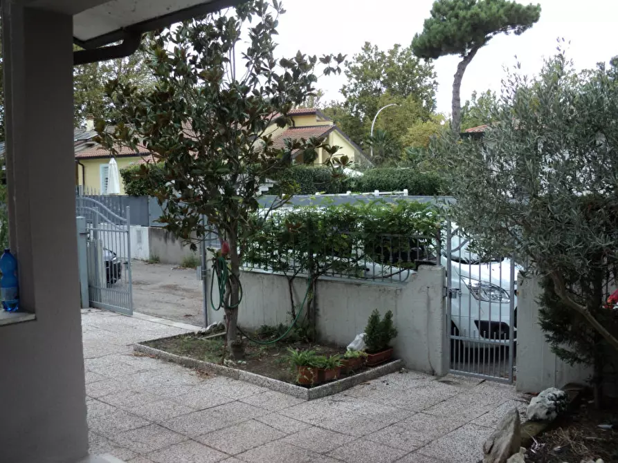 Immagine 9 di Casa bifamiliare in vendita  in Viale San Salvador 11 a Comacchio