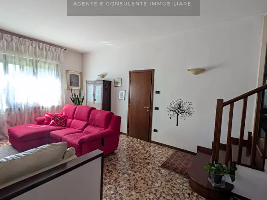 Immagine 4 di Casa bifamiliare in vendita  a Vittorio Veneto