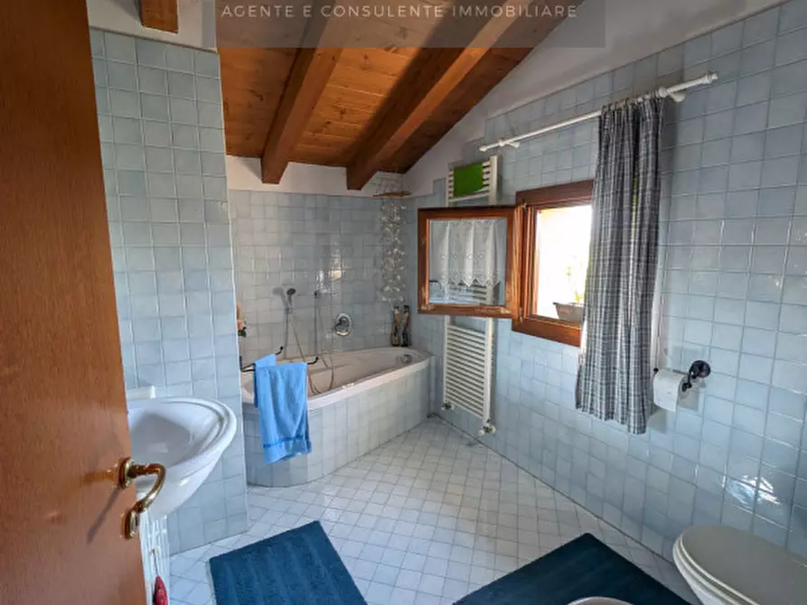 Immagine 3 di Casa bifamiliare in vendita  a Vittorio Veneto