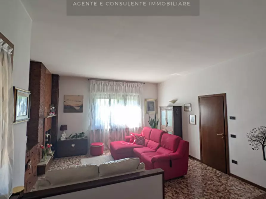 Immagine 1 di Casa bifamiliare in vendita  a Vittorio Veneto