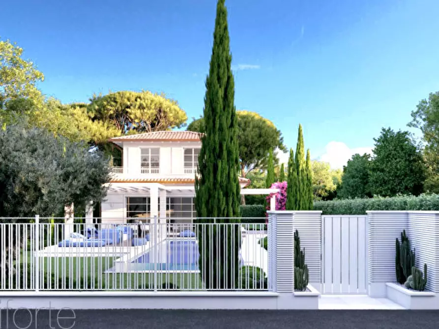 Immagine 1 di Villa in vendita  in Via Pietro Mascagni a Forte Dei Marmi