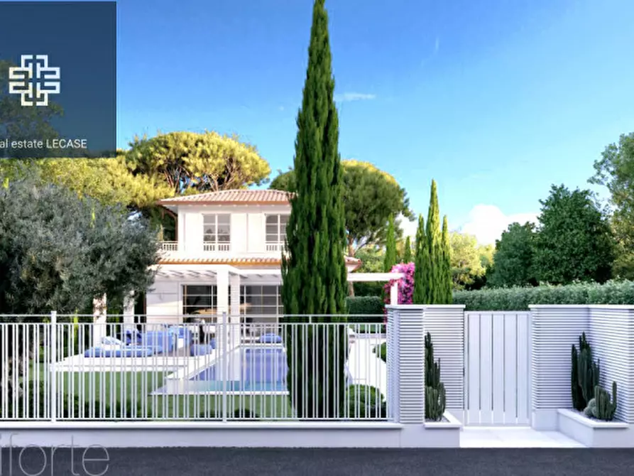 Immagine 1 di Villa in vendita  in Via Pietro Mascagni a Forte Dei Marmi