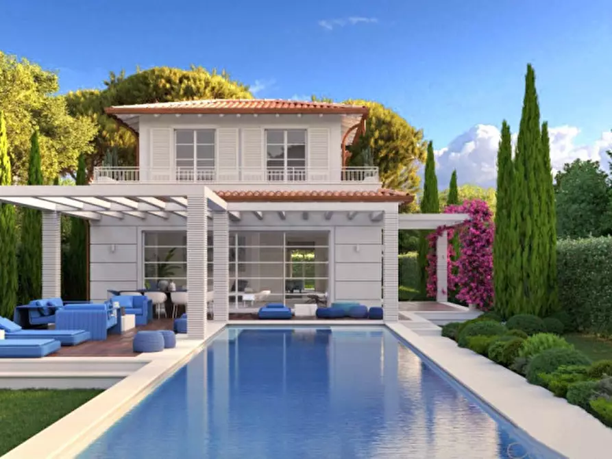 Immagine 2 di Villa in vendita  in Via Pietro Mascagni a Forte Dei Marmi