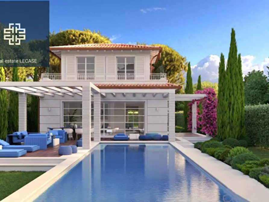 Immagine 2 di Villa in vendita  in Via Pietro Mascagni a Forte Dei Marmi