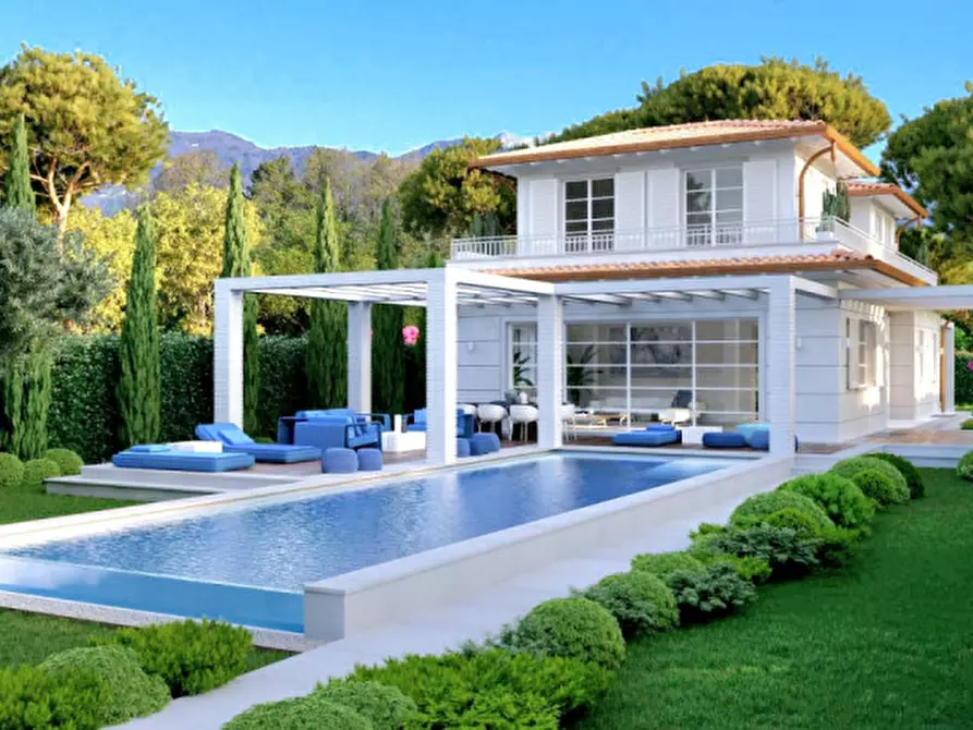 Immagine 4 di Villa in vendita  in Via Pietro Mascagni a Forte Dei Marmi