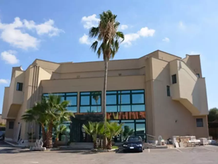 Immagine 3 di Attività commerciale in vendita  in Via Partigiani Caduti, 57 a Grottaglie