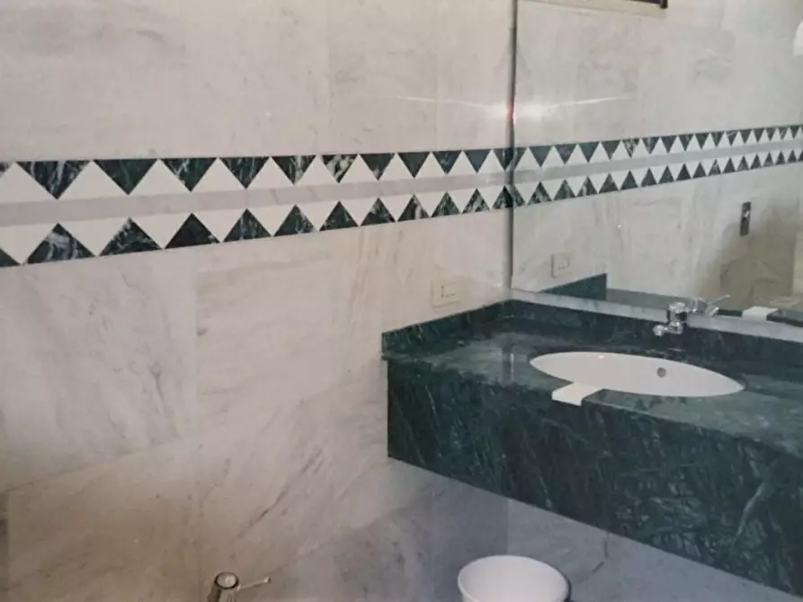 Immagine 4 di Attività commerciale in vendita  in Via Partigiani Caduti, 57 a Grottaglie