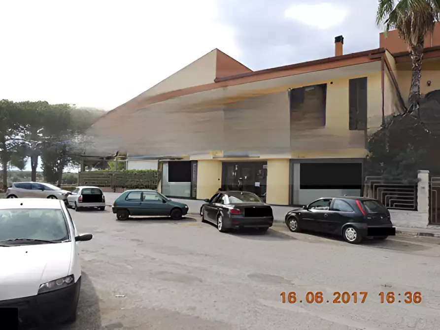 Immagine 8 di Attività commerciale in vendita  in Via dello Stadio, 2 a Montemesola
