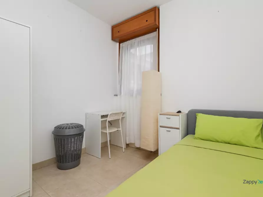 Immagine 2 di Camera in affitto  in Via Jan Palach a Milano