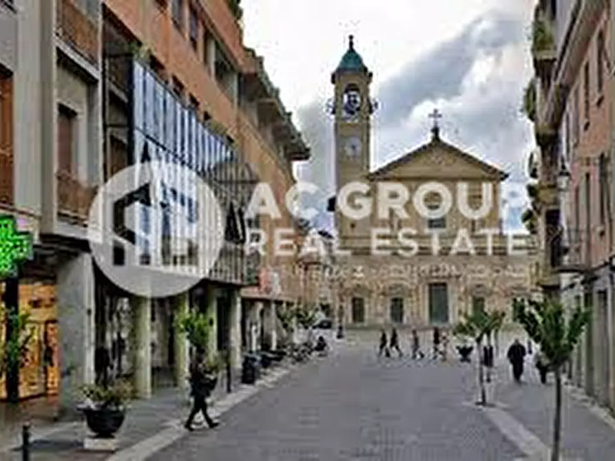 Immagine 4 di Negozio in affitto  in C.so Italia a Saronno