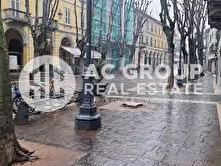 Immagine 9 di Negozio in affitto  in C.so Italia a Saronno