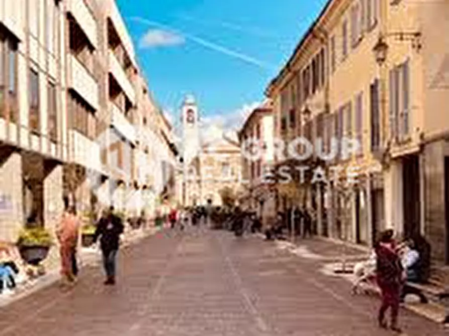 Immagine 11 di Negozio in affitto  in C.so Italia a Saronno