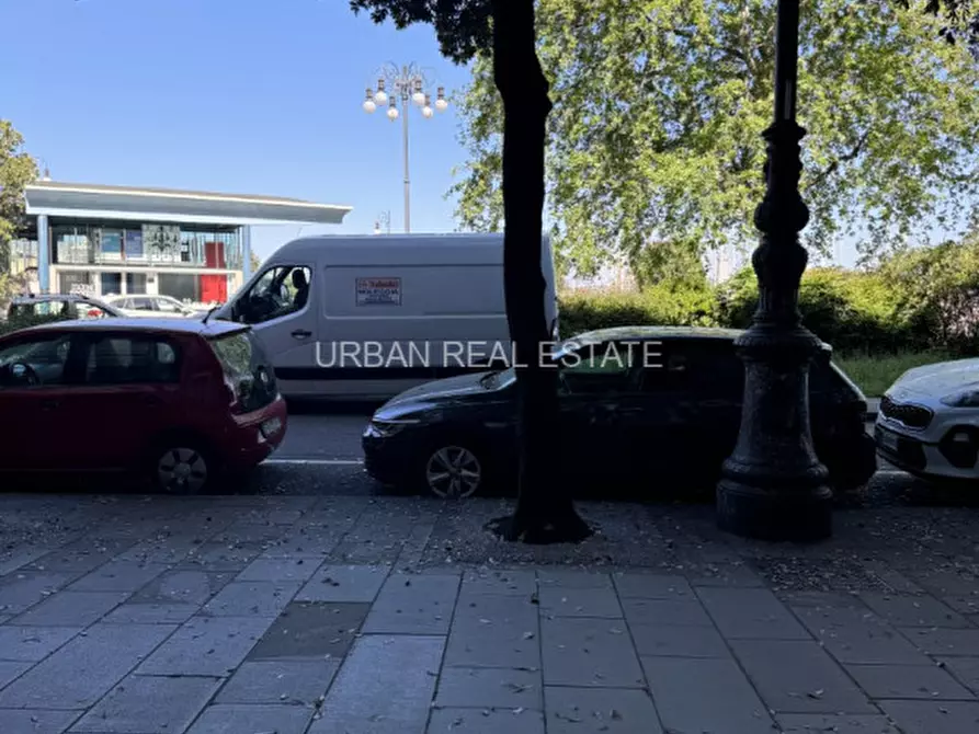 Immagine 2 di Negozio in affitto  in Riva Grumula 6/f a Trieste