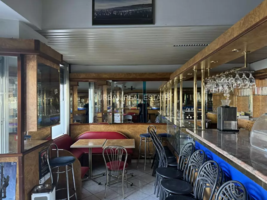 Immagine 7 di Negozio in affitto  in Riva Grumula 6/f a Trieste