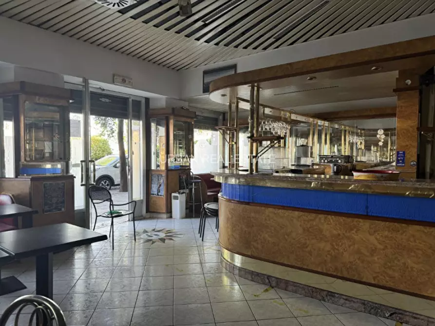 Immagine 10 di Negozio in affitto  in Riva Grumula 6/f a Trieste