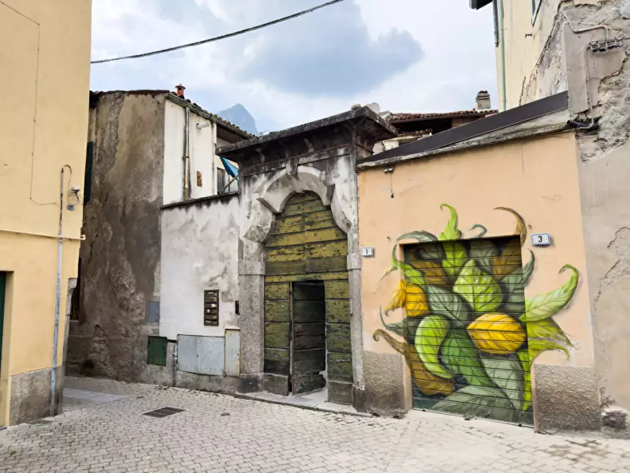 Immagine 29 di Appartamento in vendita  in Via Cherubino Villa 1 a Civate