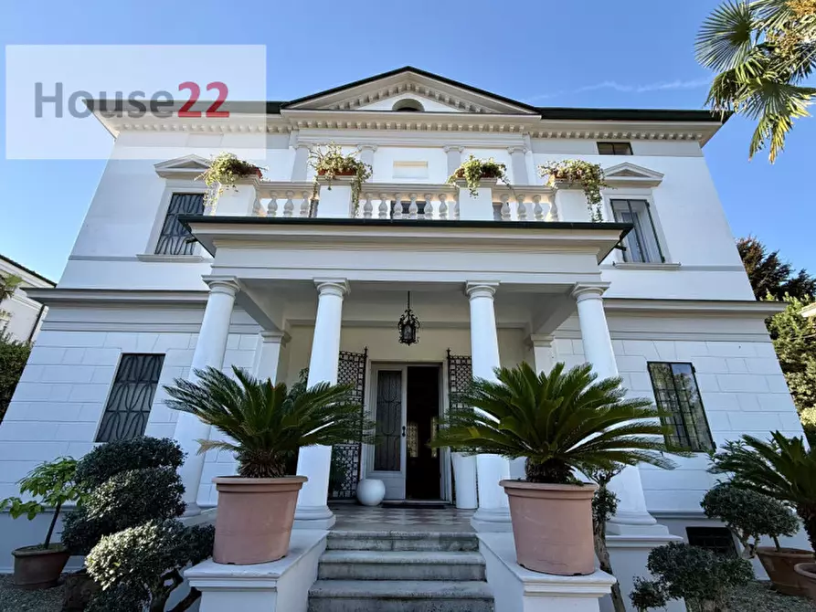 Immagine 1 di Villa in vendita  in Viale Del Risorgimento Nazionale 40 a Vicenza