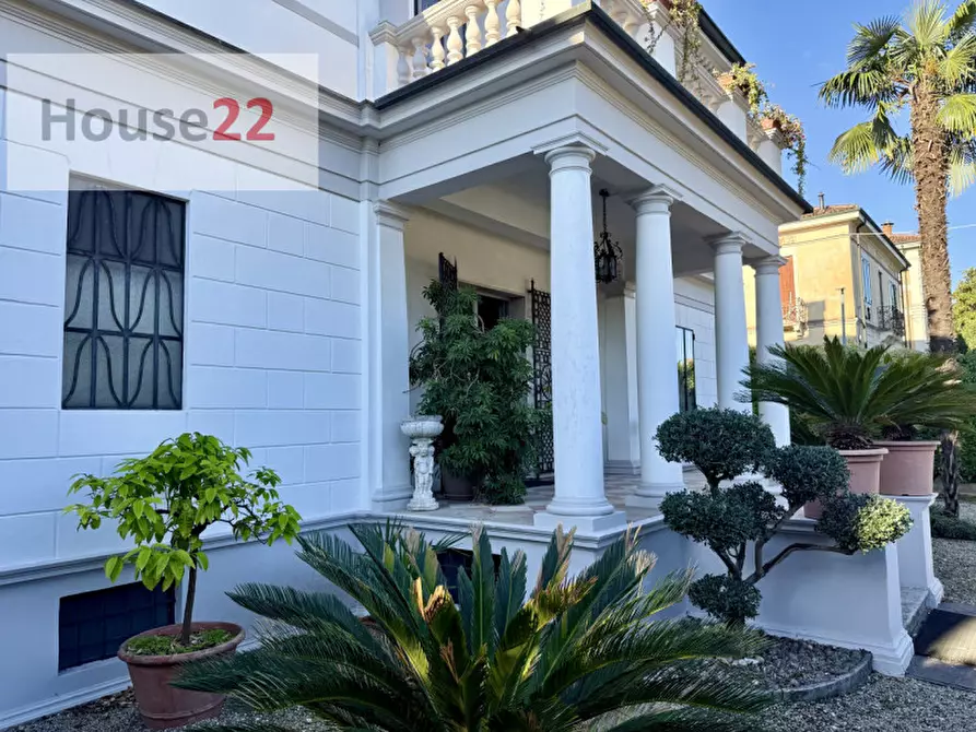 Immagine 2 di Villa in vendita  in Viale Del Risorgimento Nazionale 40 a Vicenza