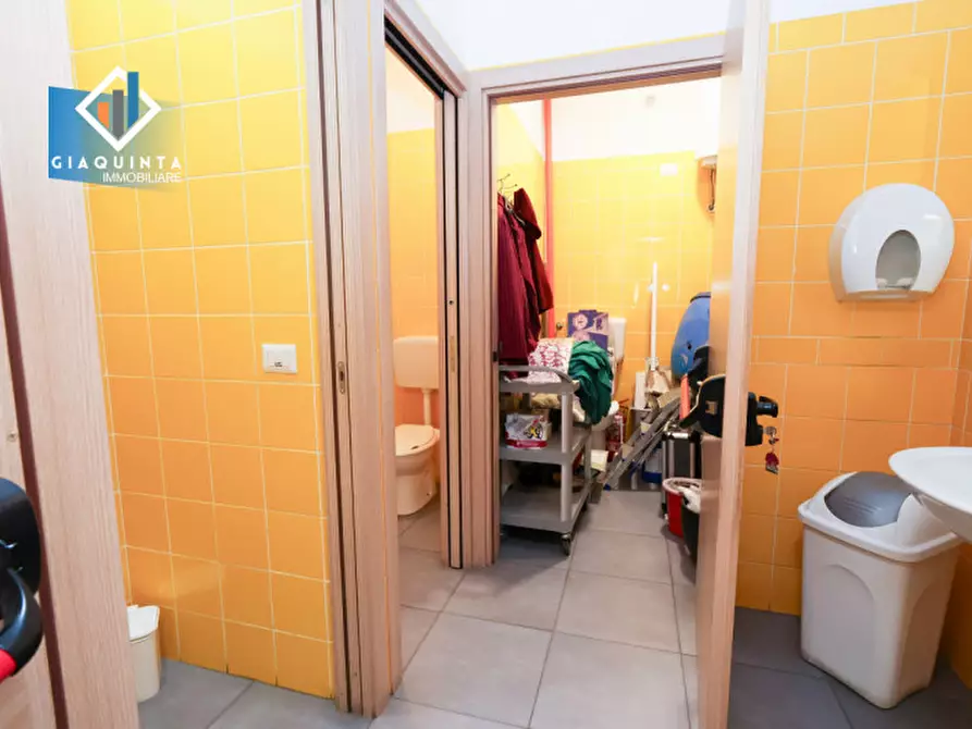 Immagine 11 di Attività commerciale in vendita  in Via Vittorio Emanuele Secondo n.52 a Palagonia