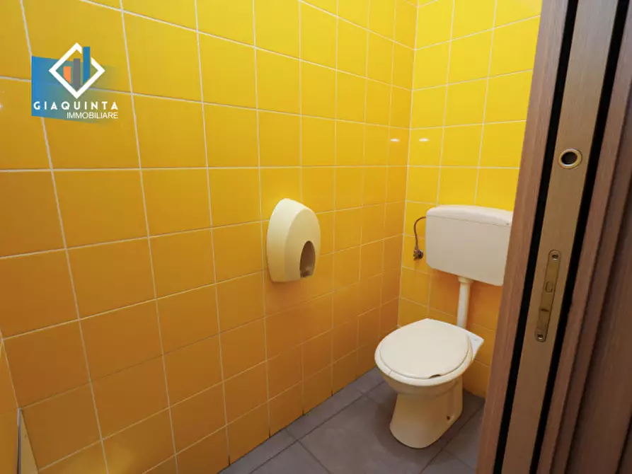 Immagine 15 di Attività commerciale in vendita  in Via Vittorio Emanuele Secondo n.52 a Palagonia