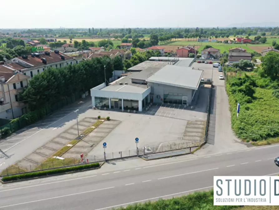 Immagine 1 di Negozio in vendita  in Viale Della Repubblica n. 29 a Sandrigo