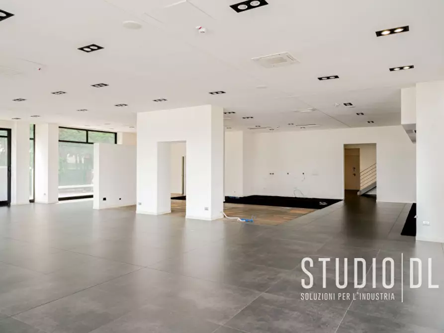 Immagine 2 di Negozio in vendita  in Viale Della Repubblica n. 29 a Sandrigo