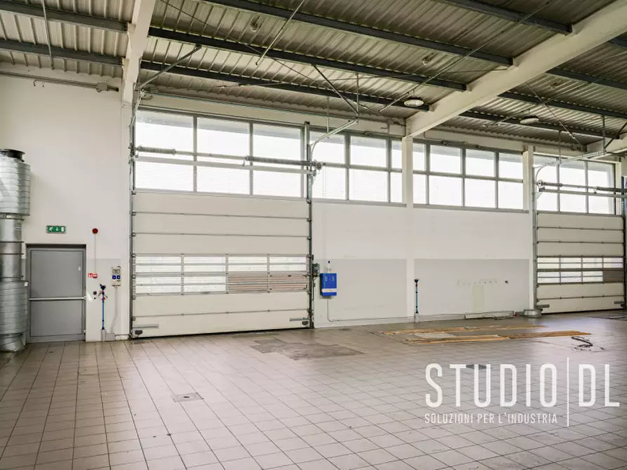 Immagine 10 di Negozio in vendita  in Viale Della Repubblica n. 29 a Sandrigo